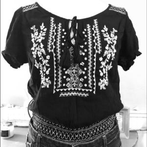 American Eagle embroidered crop sleeve blouse.